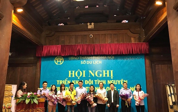 300 freiwillige Studenten begleiten Tourismus in Thang Long – Hanoi