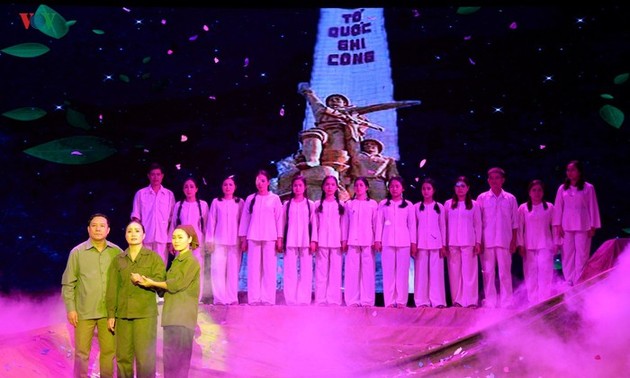 Tief bewegt mit Musiktheaterstück „Hoa Lua Truong Bon“