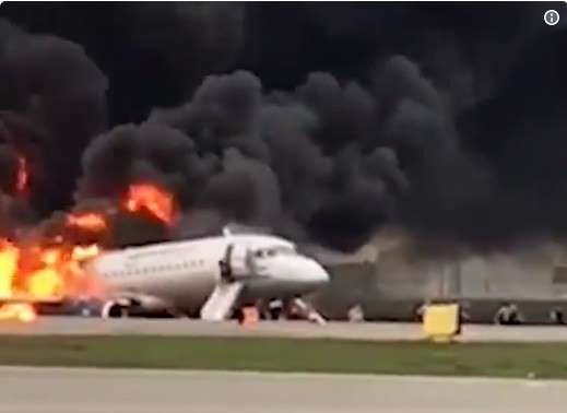 41 Tote bei Notlandung eines brennenden Flugzeugs in Russland
