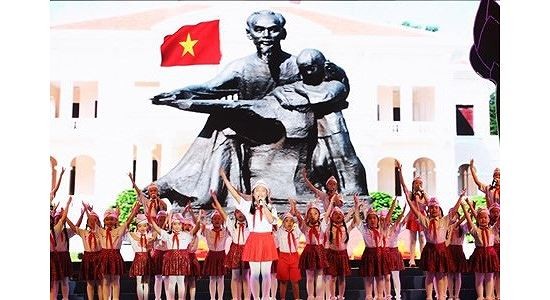 Kunstprogramm über Präsident Ho Chi Minh 