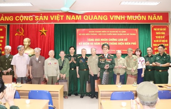 Aktivitäten zum 65. Jahrestag des Sieges in Dien Bien Phu
