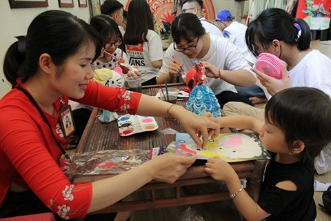 Aktivitäten für Kinder im Kultur- und Tourismusdorf der vietnamesischen Volksgruppen