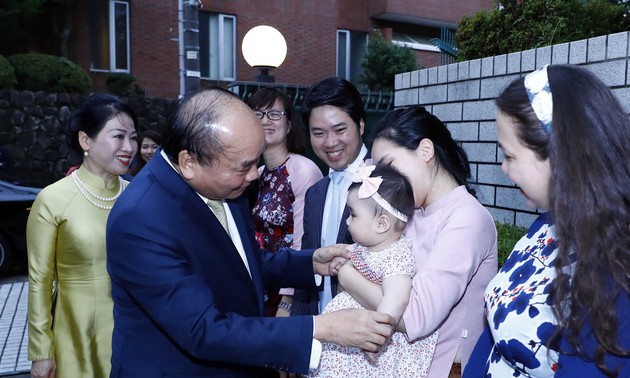 Premierminister Nguyen Xuan Phuc trifft Vertreter der vietnamesischen Gemeinschaft in Japan
