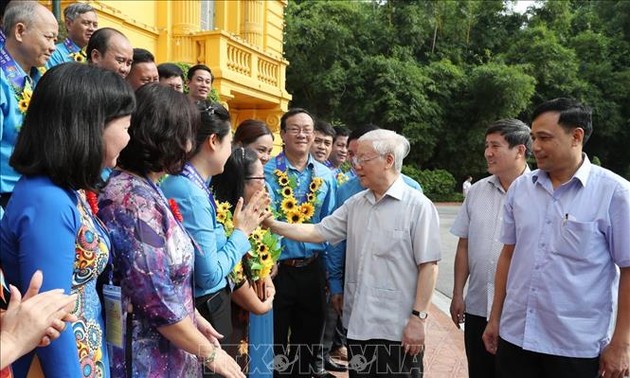KPV-Generalsekretär und Staatspräsident Nguyen Phu Trong trifft die ausgezeichneten Vorsitzenden der Gewerkschaften