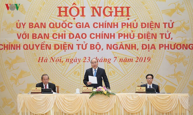 Premierminister Nguyen Xuan Phuc: Entschlossen zum Aufbau der E-Regierung