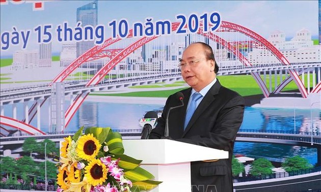 Premierminister Nguyen Xuan Phuc startet technische Verkehrsanbindung der Brücke Hoang Van Phu