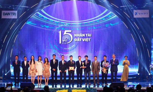 Sorfware “Sprache in Text umwandeln” bei der Verleihung des Preises “Talente Vietnams 2019”geehrt