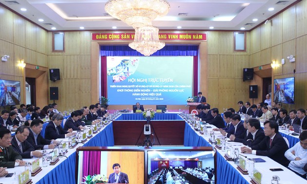 Premierminister Nguyen Xuan Phuc nimmt an Bilanzkonferenz des Ministeriums für Planung und Investition teil