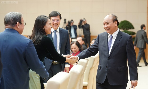 Premierminister Nguyen Xuan Phuc trifft Vertreter von politischen und gesellschaftlichen Organisationen 