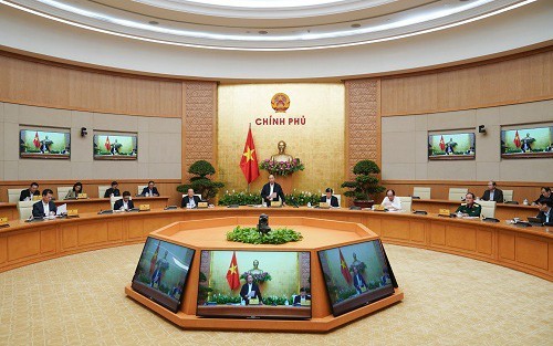 Premierminister Nguyen Xuan Phuc leitet Regierungssitzung über Covid-19-Epidemie