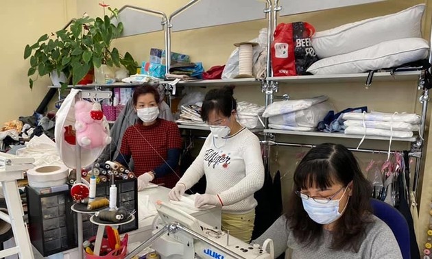 Die vietnamesische Gemeinschaft spendet Mundschutzmasken für deutsche Ärzte und Polizisten