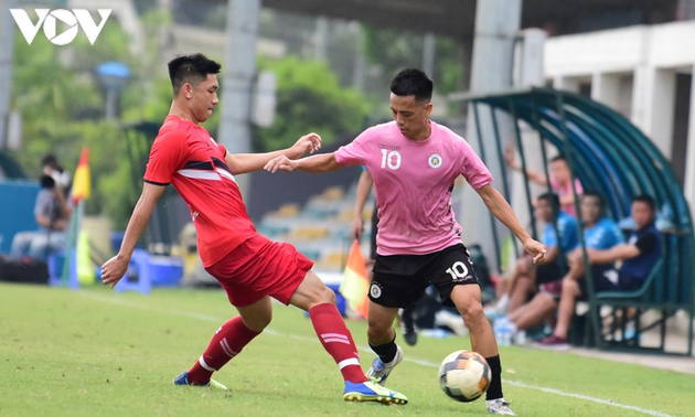 Freundschaftsfußballspiel zwischen Hanoi FC und Viettel