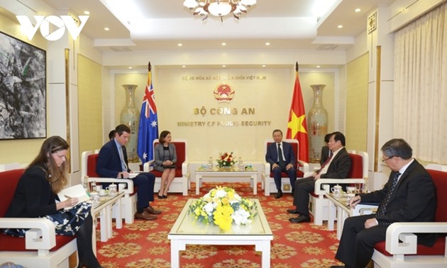 Polizeiminister To Lam empfängt die australische Botschafterin in Vietnam 