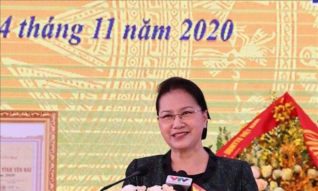 Die Parlamentspräsidentin nimmt am Festtag der Solidarität der Volksgruppen in Yen Bai teil