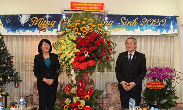 Vizestaatspräsidentin Dang Thi Ngoc Thinh beglückwünscht Protestantenverband Südvietnams