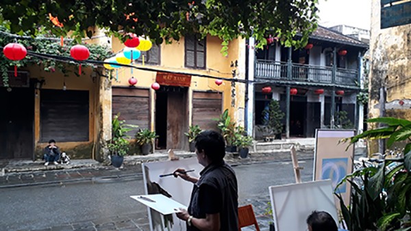 Maler aus Da Lat und Hanoi nehmen am Kunstlager in Hoi An teil