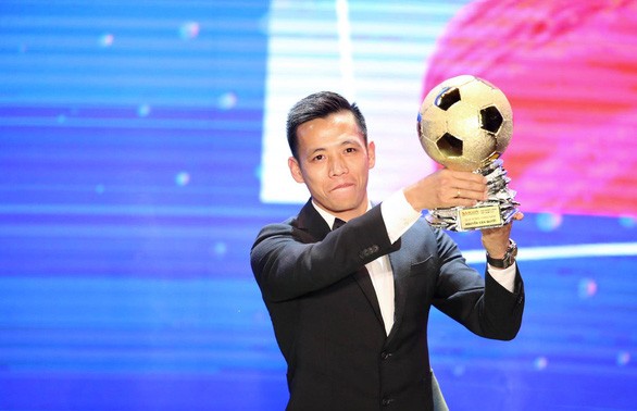Nguyen Van Quyet gewinnt den „Goldenen Ball“ Vietnams 2020