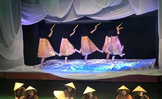 Erlebnis über vietnamesische Kultur durch experimentelles Puppentheaterstück “der Mond”