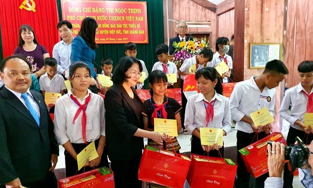 Vize-Staatspräsidentin Dang Thi Ngoc Thinh besucht Grenzstation Cua Dai 