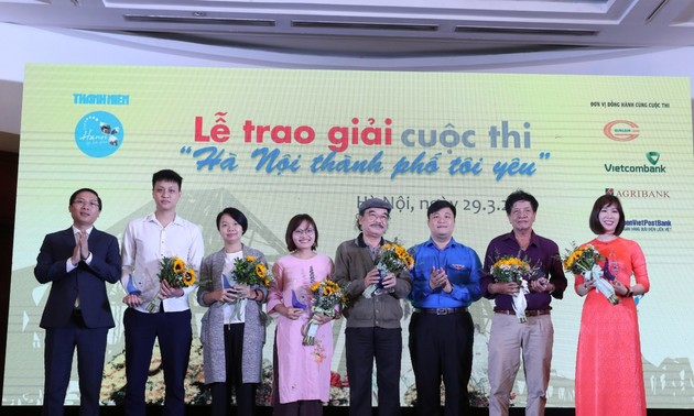 Preisverleihung des Wettbewerbs “Die Stadt Hanoi, die ich liebe”
