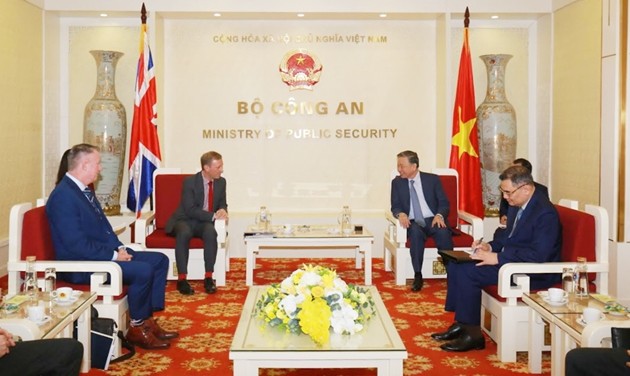 Polizeiminister To Lam empfängt britischen Botschafter in Vietnam