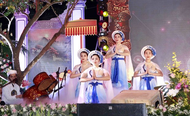 Eröffnung des nationalen Festival der Van- und Chau Van-Gesänge
