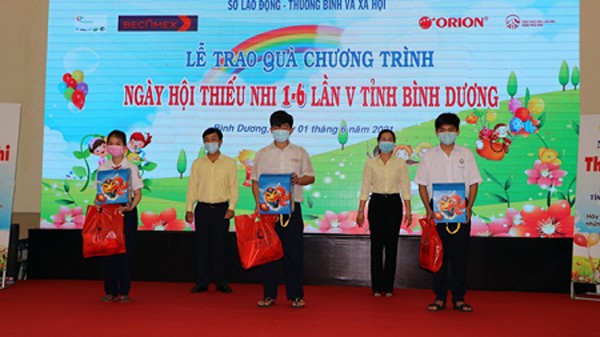 Besonderer Sommer von Kindern in Binh Duong