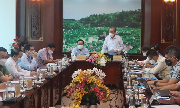Vizepremierminister Truong Hoa Binh tagt mit Leitern der Provinz Long An über Covid-19-Bekämpfung
