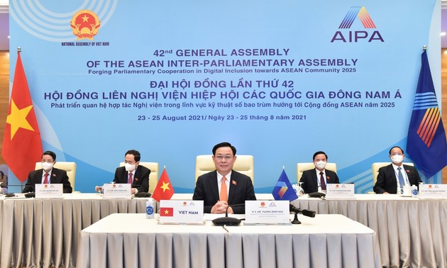 Parlamentspräsident Vuong Dinh Hue: Solidarität der ASEAN-Gemeinschaft zur Reaktion auf Covid-19-Pandemie