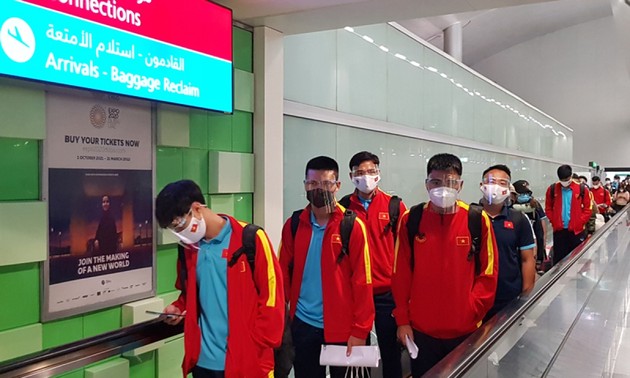 Nach der Ankunft in VAE beginnt die vietnamesische Fußballmannschaft mit Training