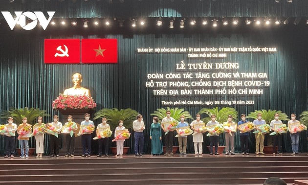 Ho Chi Minh Stadt ehrt die für die Covid-19-Bekämpfung eingesetzten Delegationen