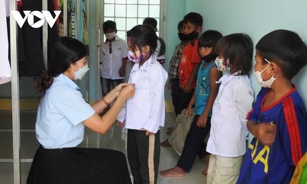 Unterstützung für Schüler in der Gemeinde Dak Pxi im Kreis Dak Ha der Provinz Kon Tum