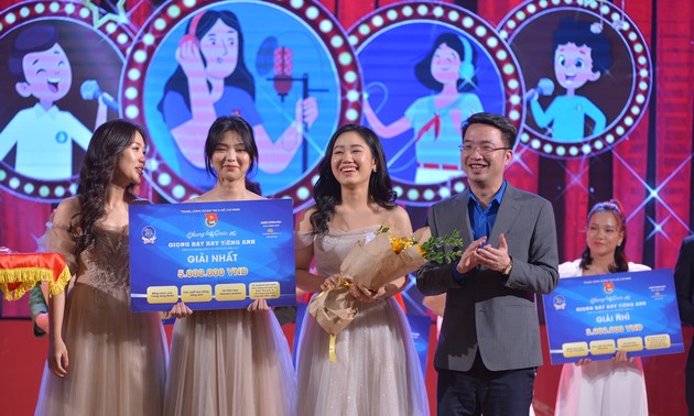 Team “Dream Girls” gewinnt den Englisch-Gesangswettbewerb für Jugendverbandsmitglieder