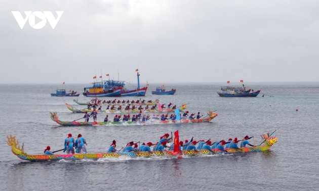 Bootsrennen zum Neujahrsfest Tet auf Insel Ly Son