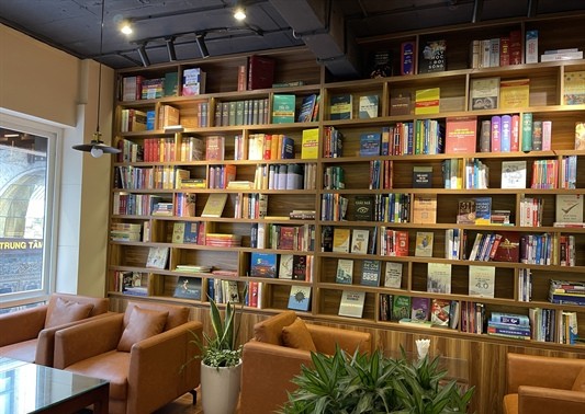 Büchercafe erweitert den Raum zur intellektuellen Verbindung