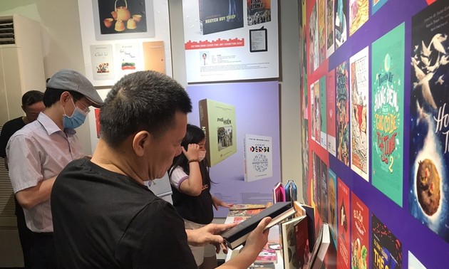 Ausstellung „Kunst vietnamesischer Buchumschläge” 