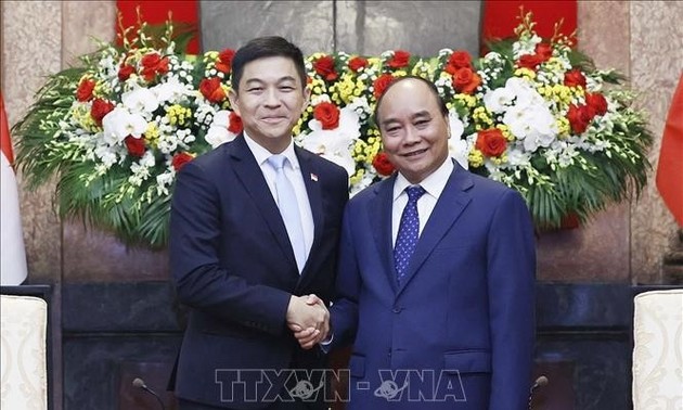 Staatspräsident Nguyen Xuan Phuc empfängt Singapurs Parlamentspräsident Tan Chuan-Jin
