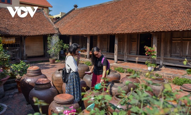 Erlebnistourismus im alten Dorf Duong Lam