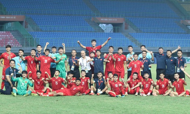 U19-Fußballmannschaft erhält Prämie von 12.700 Euro nach dem Sieg gegen die Auswahl aus Thailand