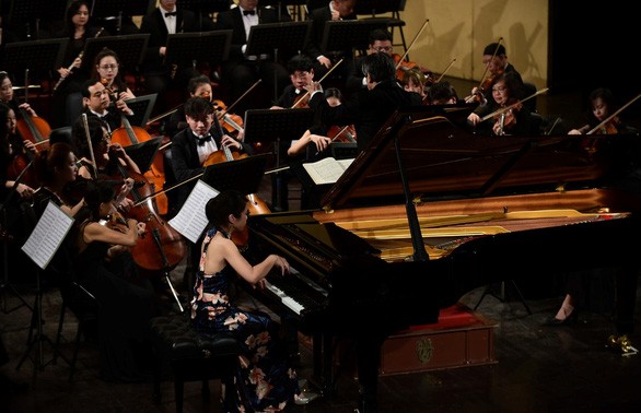 Konzert zum 25. Jahrestag der Aufnahme diplomatischer Beziehungen zwischen Vietnam und USA