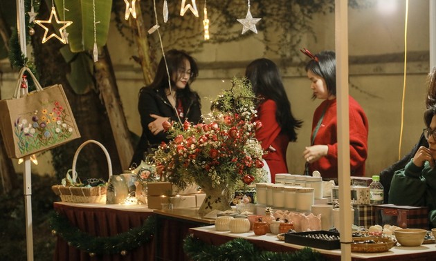 Weihnachtsmarkt mit freiem Eintritt in der tschechischen Botschaft in Hanoi
