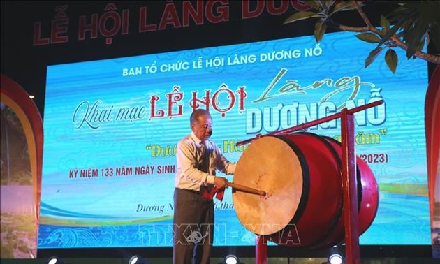 Ho Chi Minhs Geburtstag: Eröffnung des Festes des Dorfes Duong No 