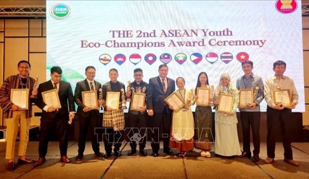 ASEAN ehrt zwei Öko-Schulen und zwei junge Öko-Meister Vietnams