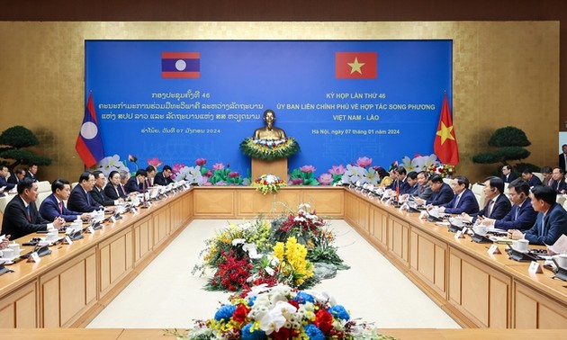 Premierminister Pham Minh Chinh und sein laotischer Amtskollege leiten vietnamesisch-laotische Regierungskommission