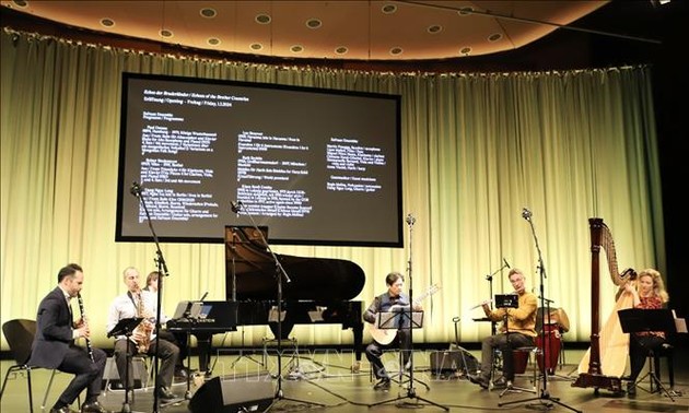 „Suite Kieu” beim Konzert im Haus der Kulturen der Welt in Berlin geehrt