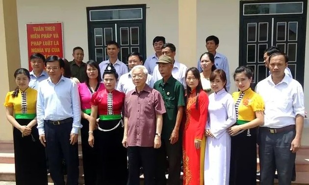 KPV-Generalsekretär Nguyen Phu Trong bleibt immer in den Herzen der Angehörigen der Mong, Dao und Thai im Nordwesten