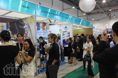 越南企业在亚洲最大食品酒店展上开展贸促和推介活动