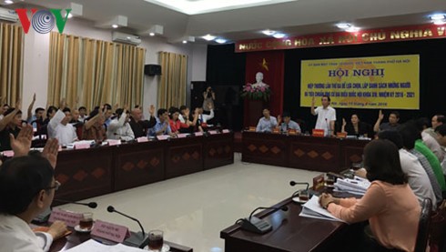 越南各地选择达标的国会代表和人民议会代表候选人
