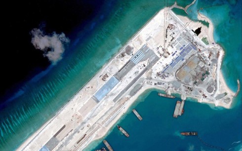 中国公然向越南十字礁派运输机