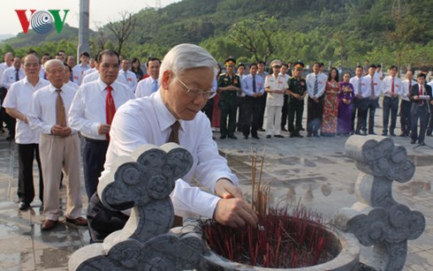 越共中央已故总书记何辉集诞辰110周年纪念大会在河静省举行